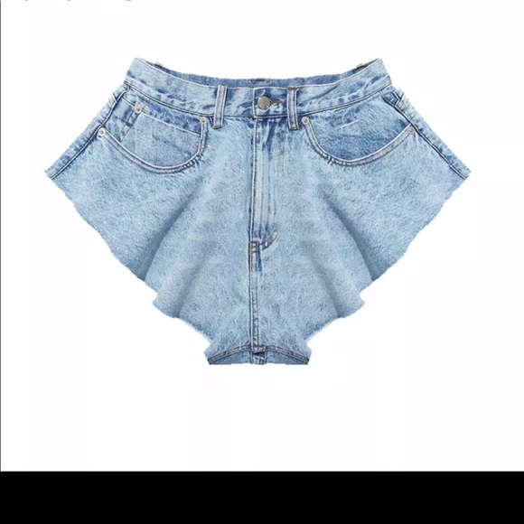 High Waisted Ruffle Short - Picture 2 of 3